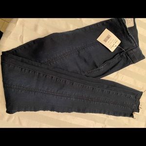 NWT Free People Women’s Pull On Jeggings Jeans Dark Wash, Frayed Hem, Size 25.
